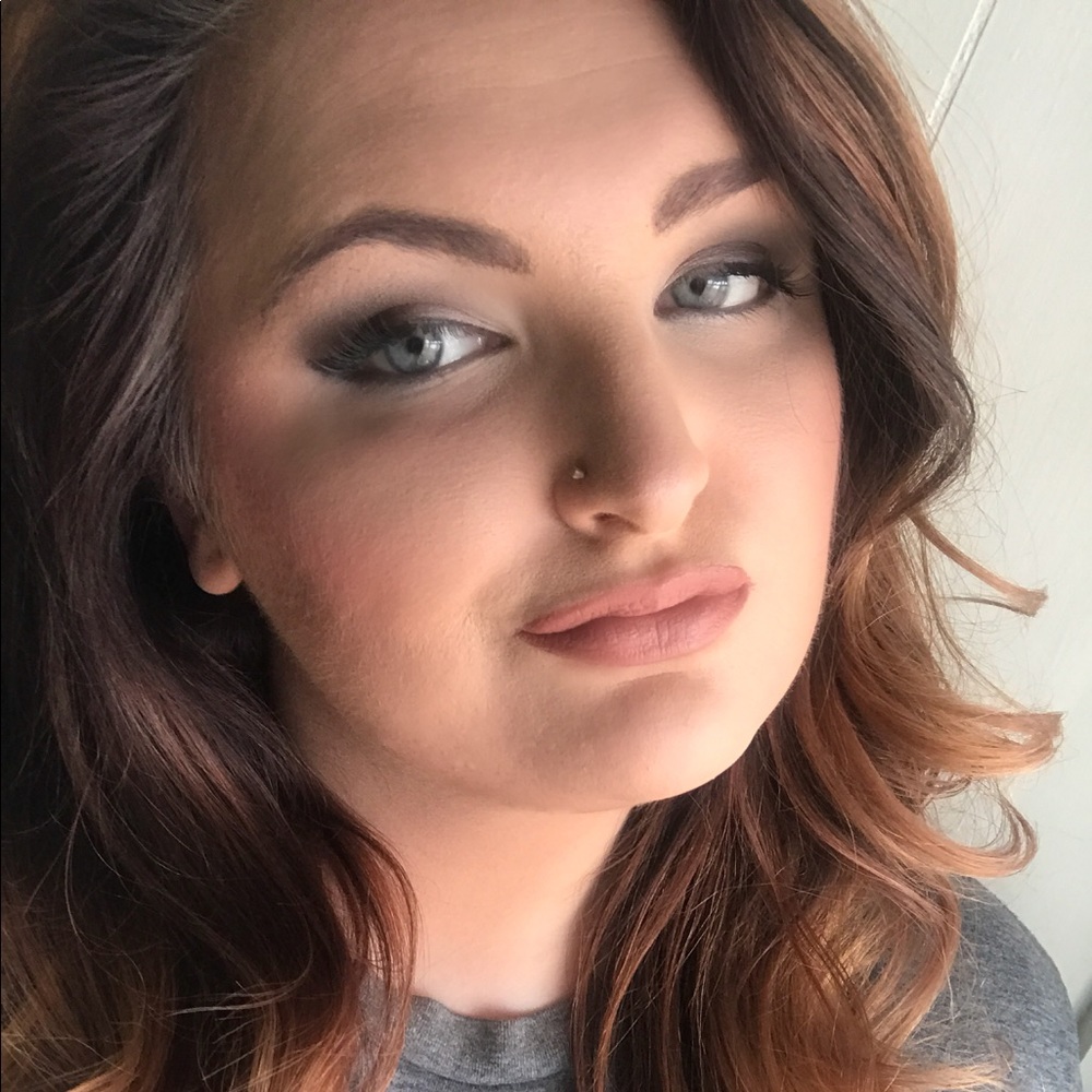 Meet your Posher, Kayla